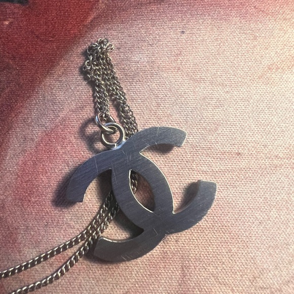 Chanel silver crystal CC necklace EUC w/ box and COA - Picture 4 of 8